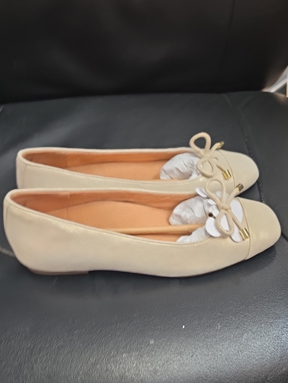 Vionic Cream Ballet Flats with Bow & Gold Accents